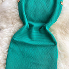 Robe courte moulante col rond sans manches à bouton latéral
