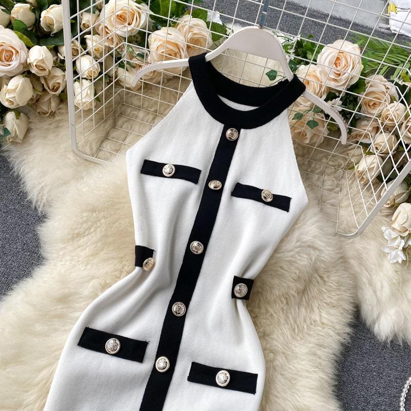 Robe longue moulante col rond à déco bouton
