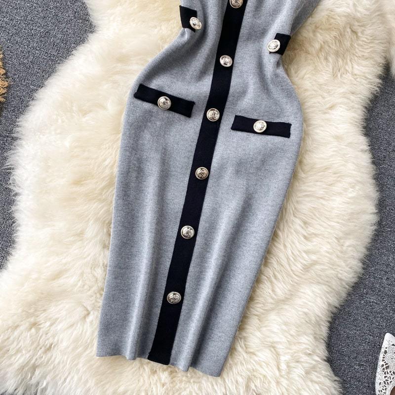Robe longue moulante col rond à déco bouton