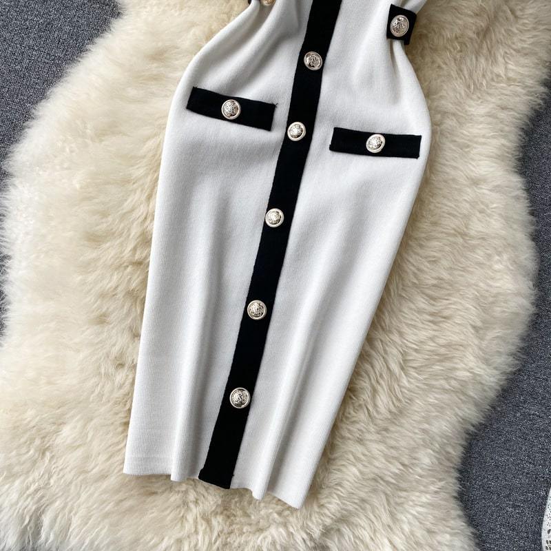 Robe longue moulante col rond à déco bouton