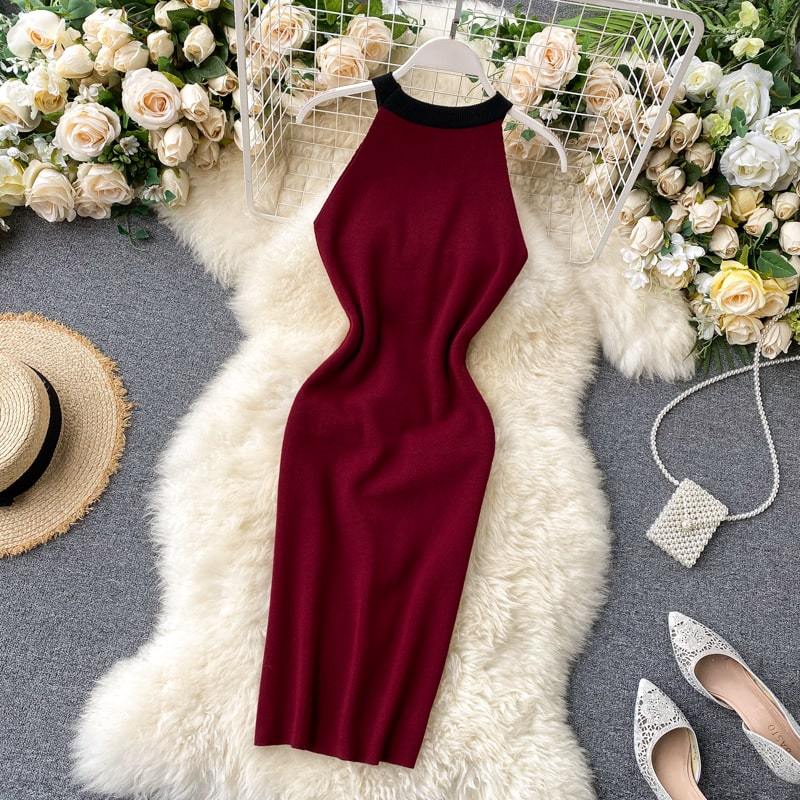 Robe longue moulante col rond à déco bouton