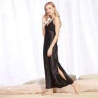 Robe de nuit longue col v a fine bretelle