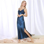 Robe de nuit longue col v a fine bretelle