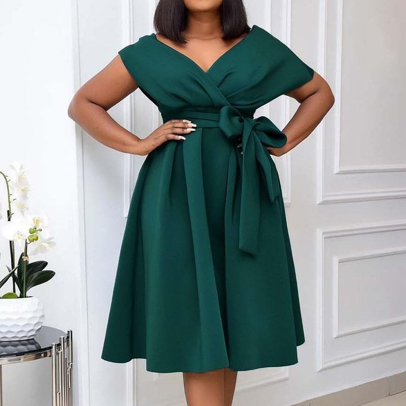 Robe courte bustier avec grande ceinture de gala