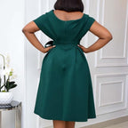 Robe courte bustier avec grande ceinture de gala