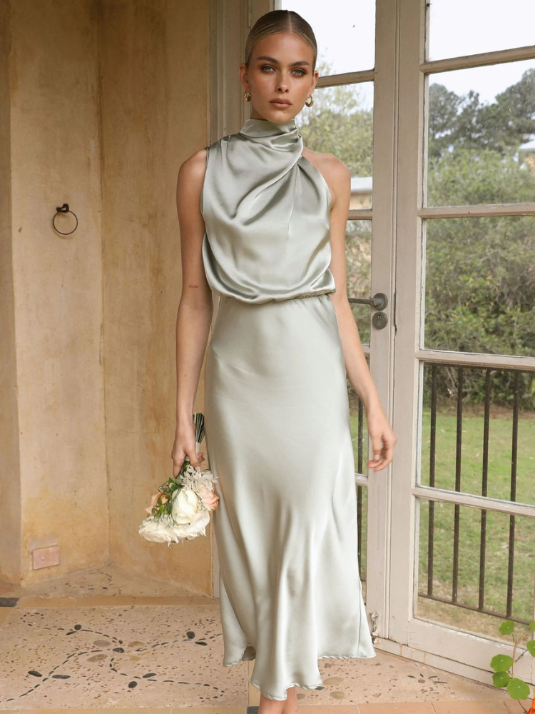 Robe en satin rose