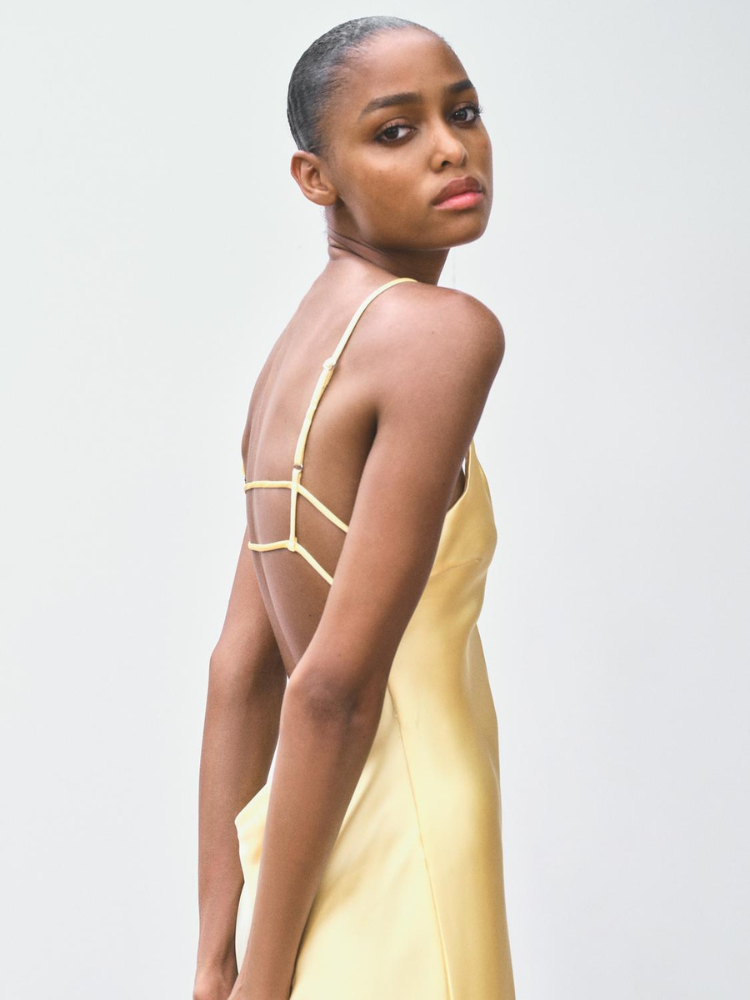 Robe jaune longue satin