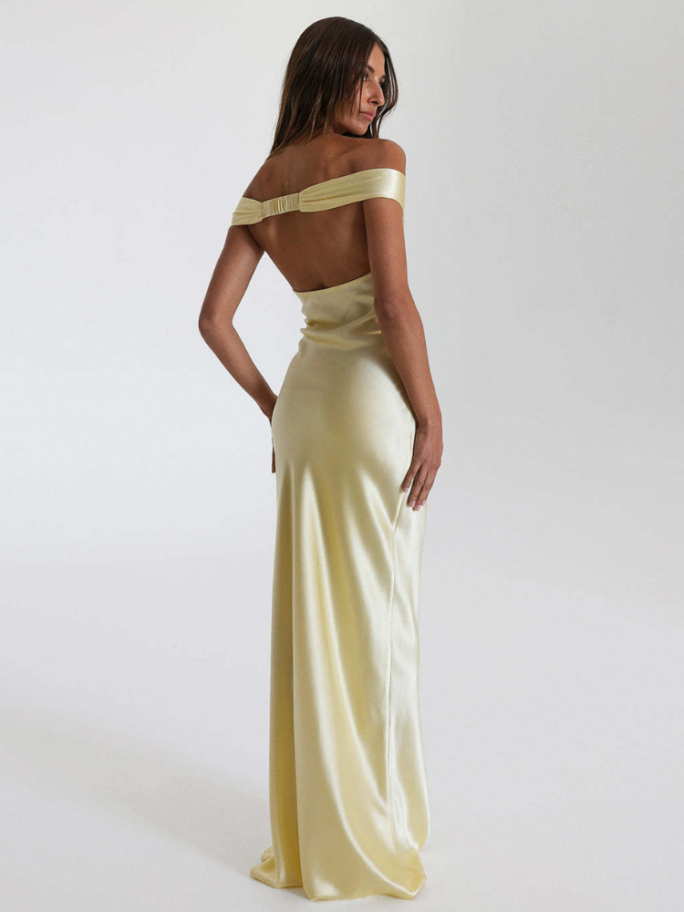 Robe noire satinée dos nu