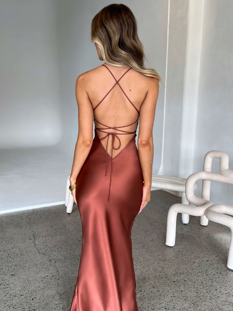 Robe longue satinée à bretelles