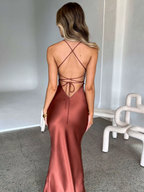 Robe longue satinée à bretelles