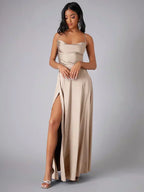 Robe de soirée longue en satin avec décolleté drapé et dos nu