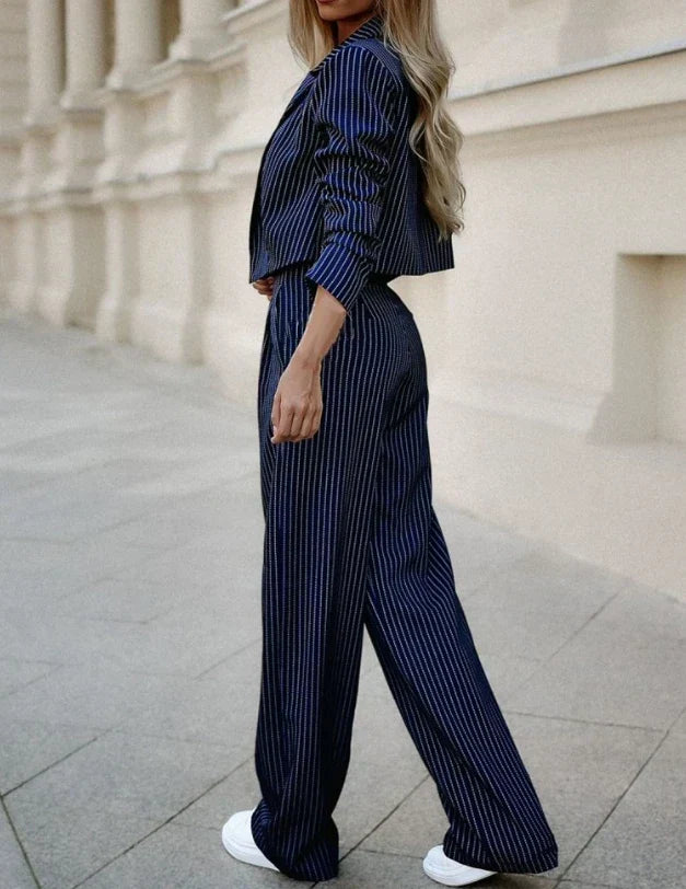 Elegant Striped Suit for Women - Chic and Comfortable