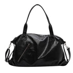 Sac à main en cuir noir élégant avec bandoulière amovible, poche zippée avant, idéal pour femme moderne. Accessoire mode tendance.