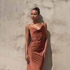 Klara | Robe longue en satin à col bénitier