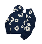Sweat à capuche et pantalon bleu marine avec motifs floraux blancs. Ensemble décontracté, mode tendance, vêtements confortables pour l'automne.
