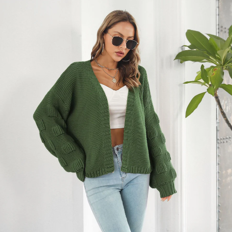 Luxurious warm long-sleeved women's sweater