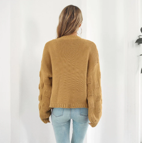 Luxurious warm long-sleeved women's sweater