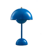 Lampe de table design moderne bleu, style champignon, abat-jour hémisphérique, idéale pour décoration intérieure, éclairage d'ambiance.