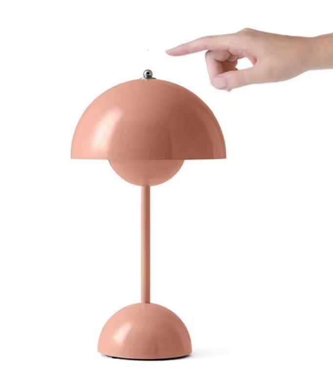 Lampe de table design moderne rose, forme champignon, avec interrupteur tactile. Éclairage intérieur élégant et tendance.