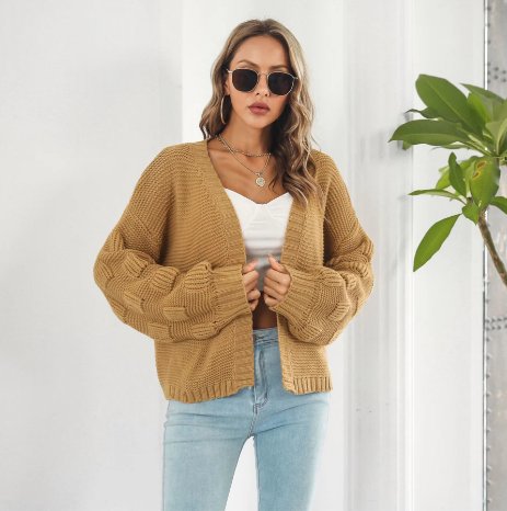 Luxurious warm long-sleeved women's sweater