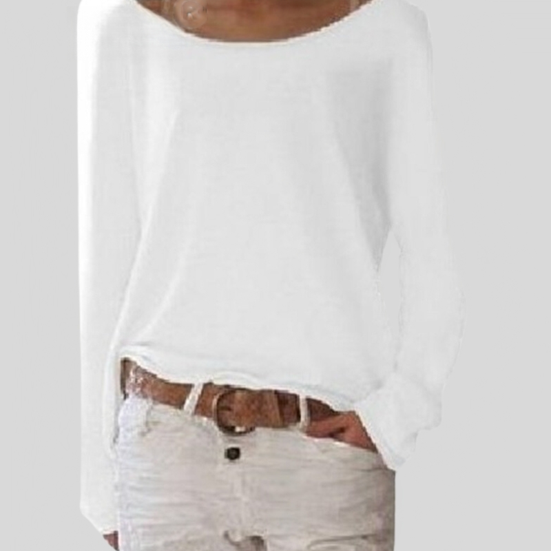Haut blanc à manches longues pour femme, style décontracté, avec ceinture marron et pantalon blanc. Mode féminine élégante et confortable.
