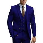 Homme en costume bleu marine élégant, cravate marron, chemise blanche, montre-bracelet argentée. Mode masculine, tenue formelle, style chic.