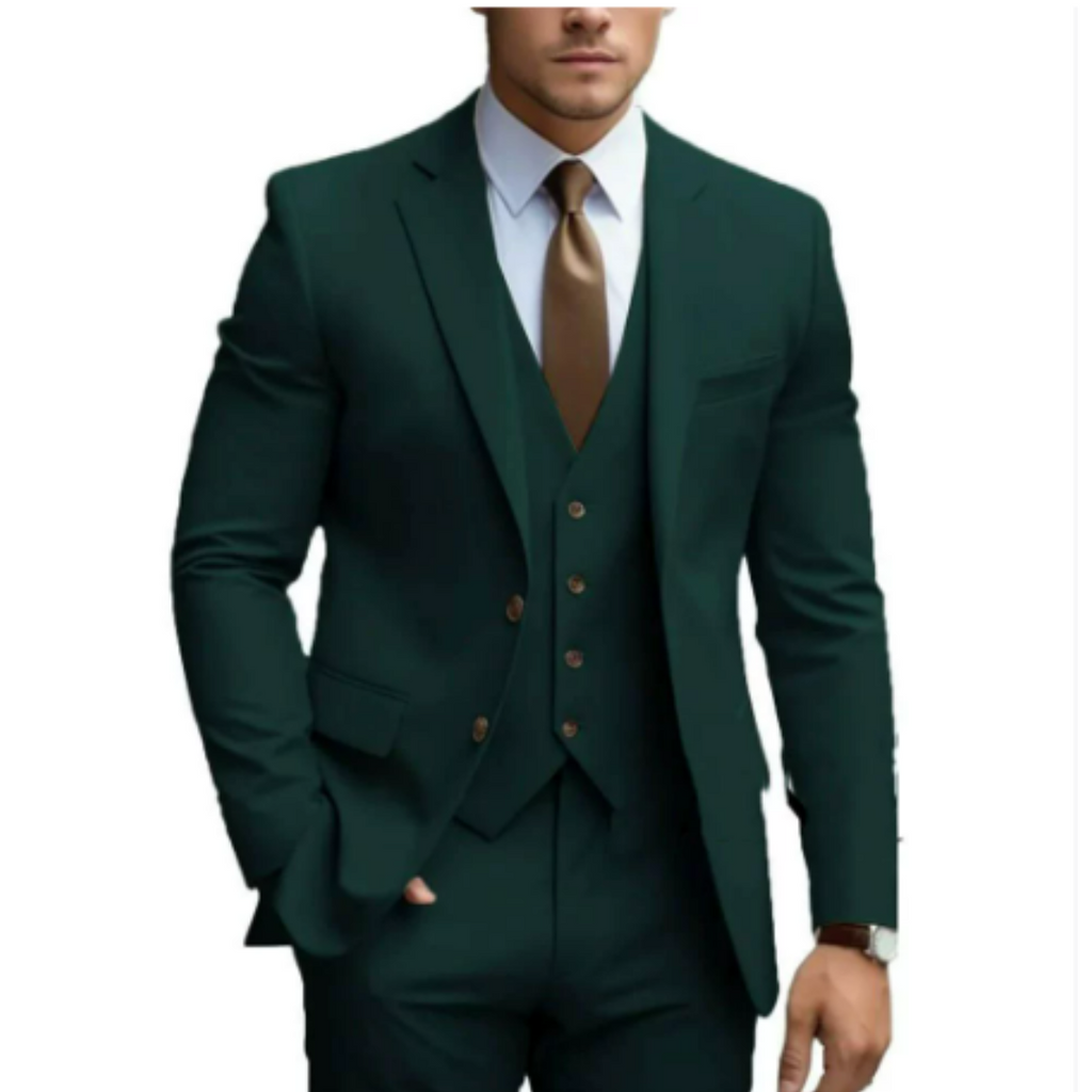 Homme en costume vert foncé élégant, cravate marron, chemise blanche, montre-bracelet; mode masculine, tenue formelle, style moderne.