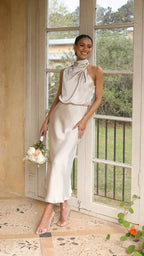Robe midi élégante pour femme, à col halter et décolleté drapé