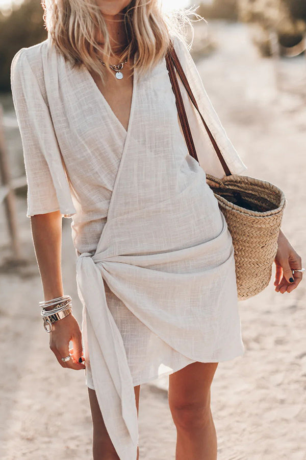 Robe portefeuille courte pour femme avec ourlet asymétrique