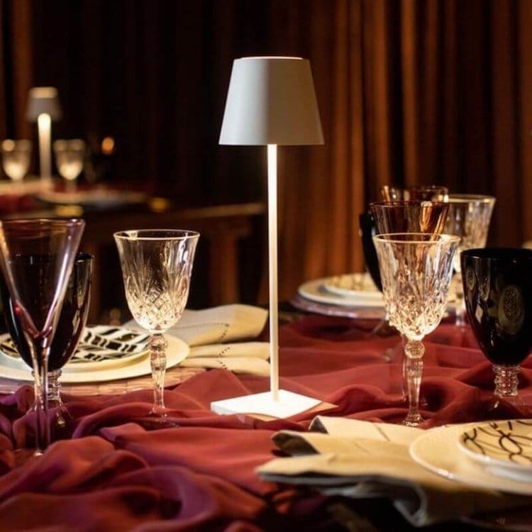 Lampe LED de table étanche compatible Alexa – design minimaliste & commande vocale
