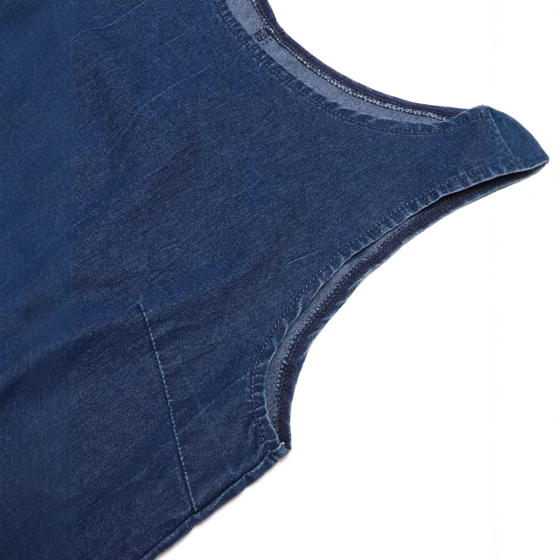 Mini-jupe denim bleu déstructurée à taille mid-rise