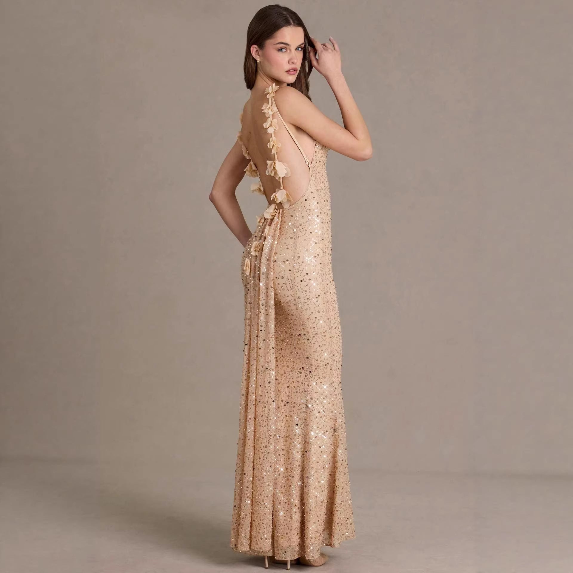 Robe longue dos nu perlée et paillettes