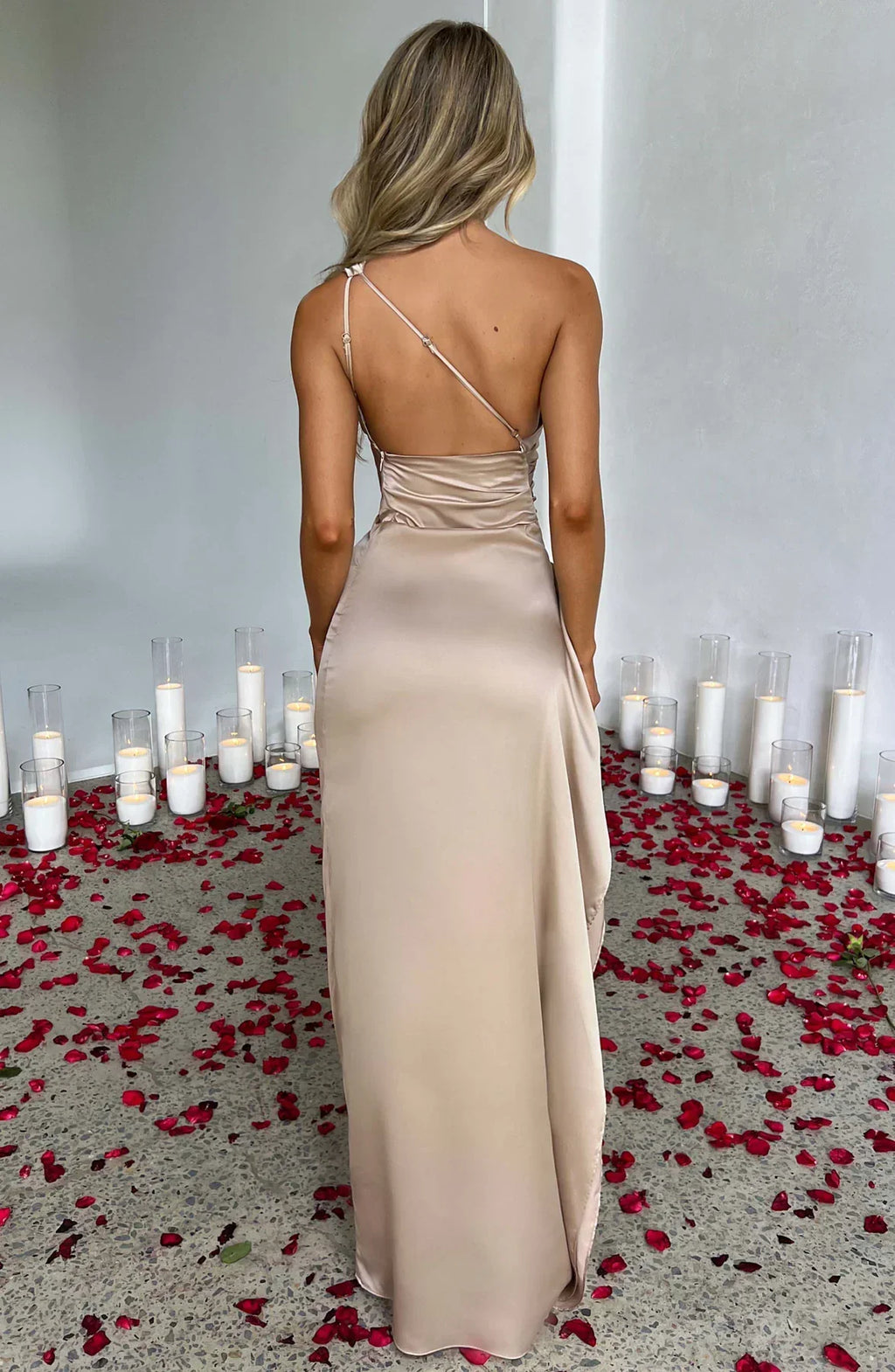 Robe fendue plissée en satin à une épaule - Édition Automne