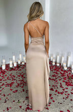 Robe fendue plissée en satin à une épaule - Édition Automne