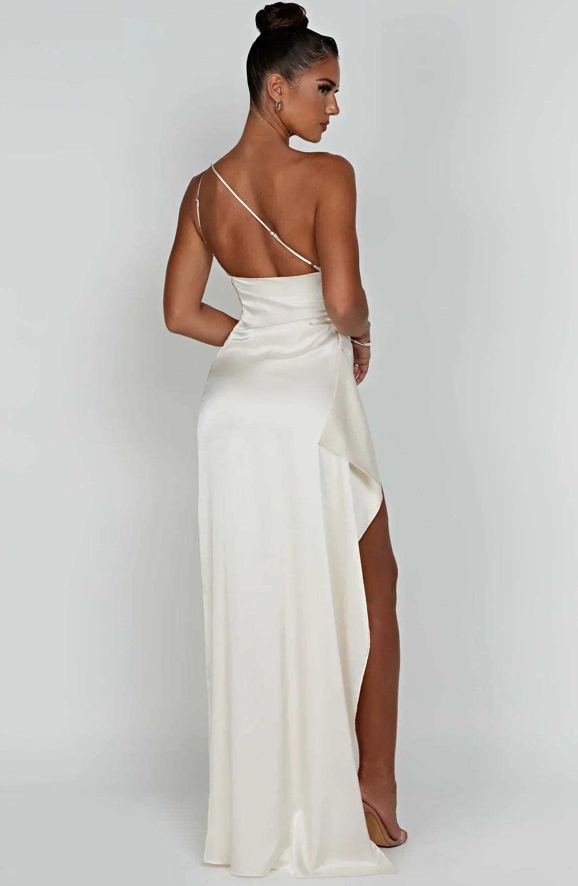 Robe fendue plissée en satin à une épaule - Édition Automne