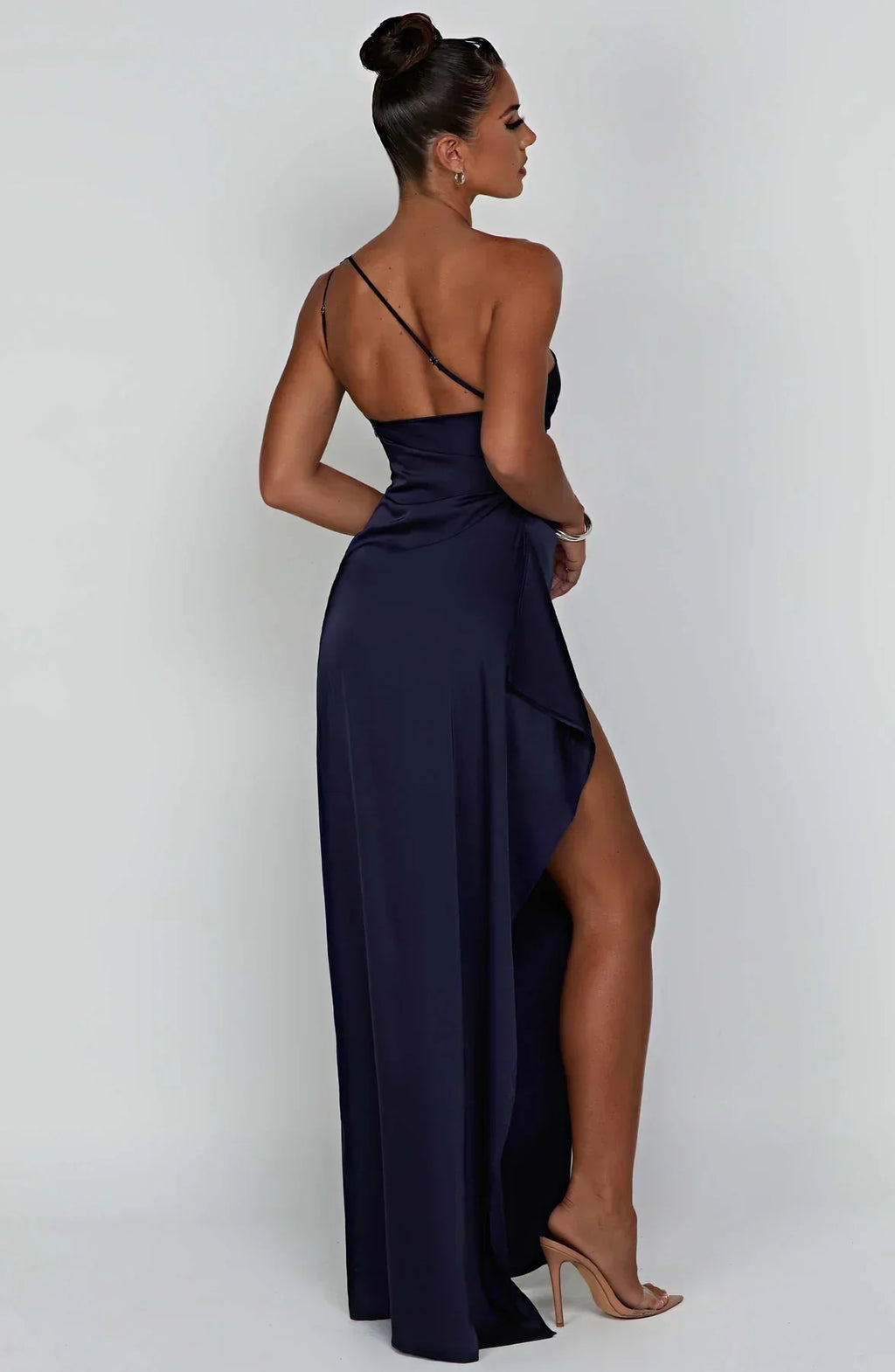 Robe fendue plissée en satin à une épaule - Édition Automne