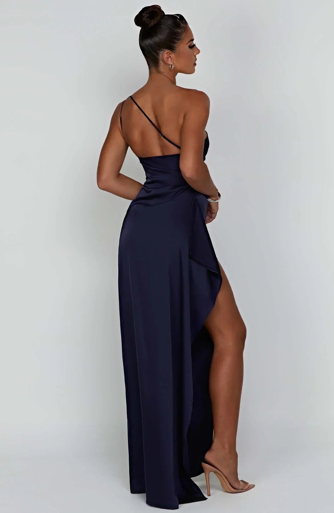 Robe fendue plissée en satin à une épaule - Édition Automne