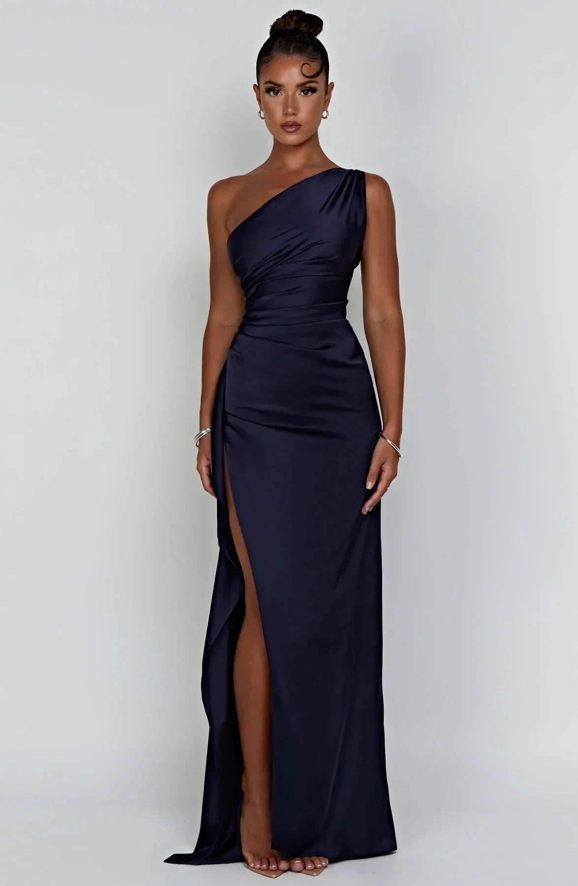 Robe fendue plissée en satin à une épaule - Édition Automne