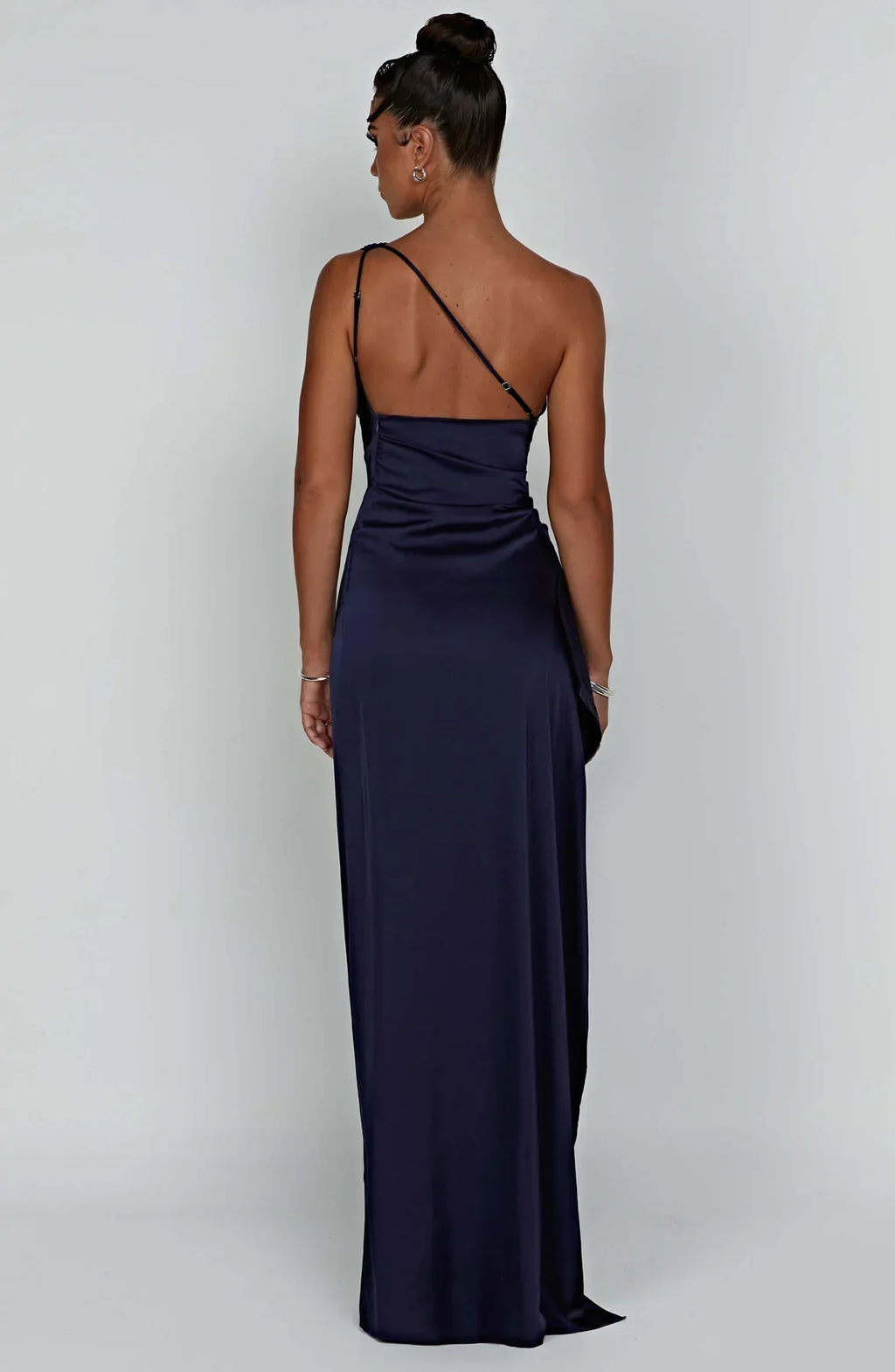 Robe fendue plissée en satin à une épaule - Édition Automne