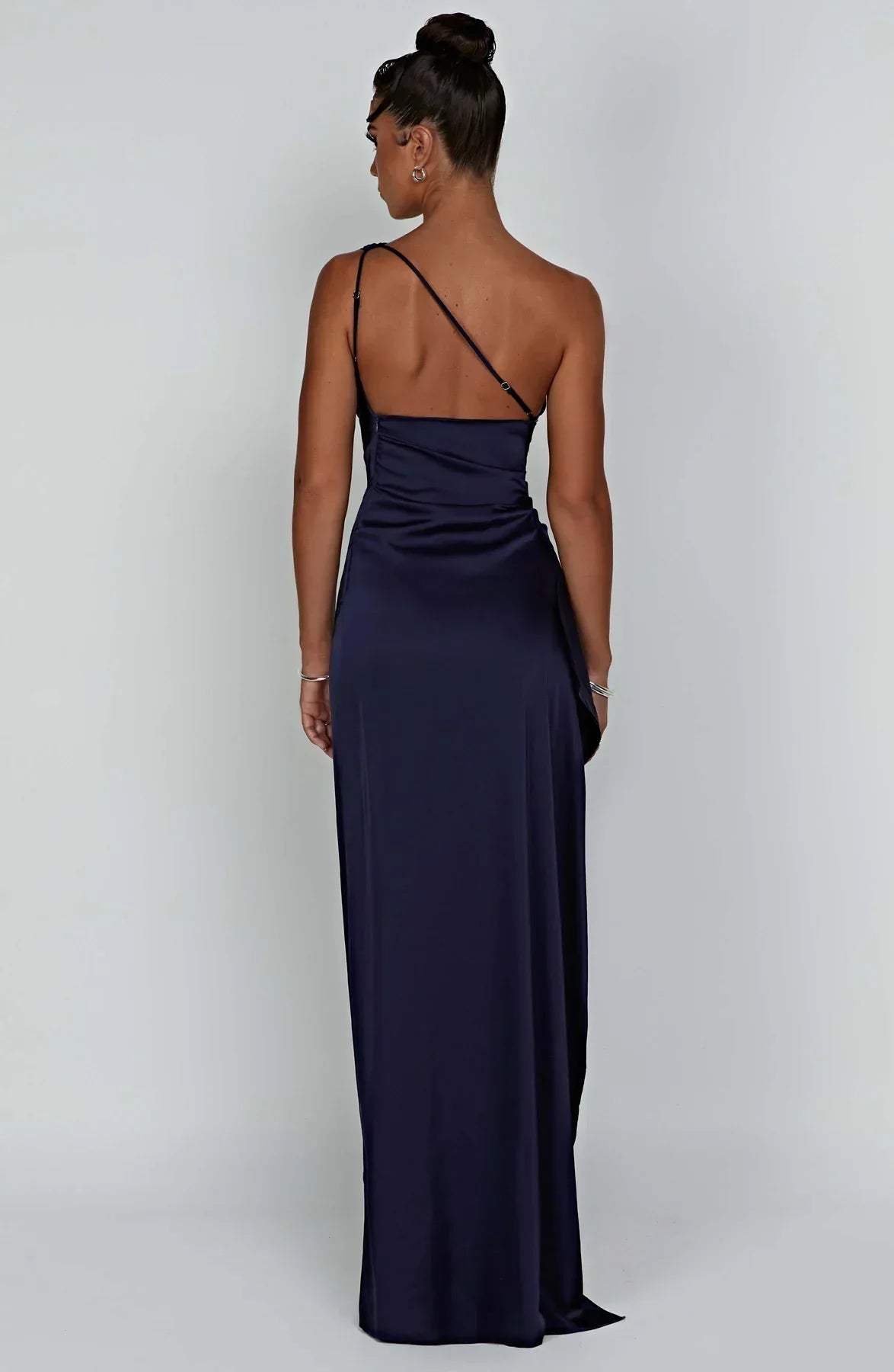Robe fendue plissée en satin à une épaule - Édition Automne