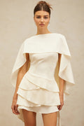 Ensemble deux-pièces asymétrique avec lacets et cape