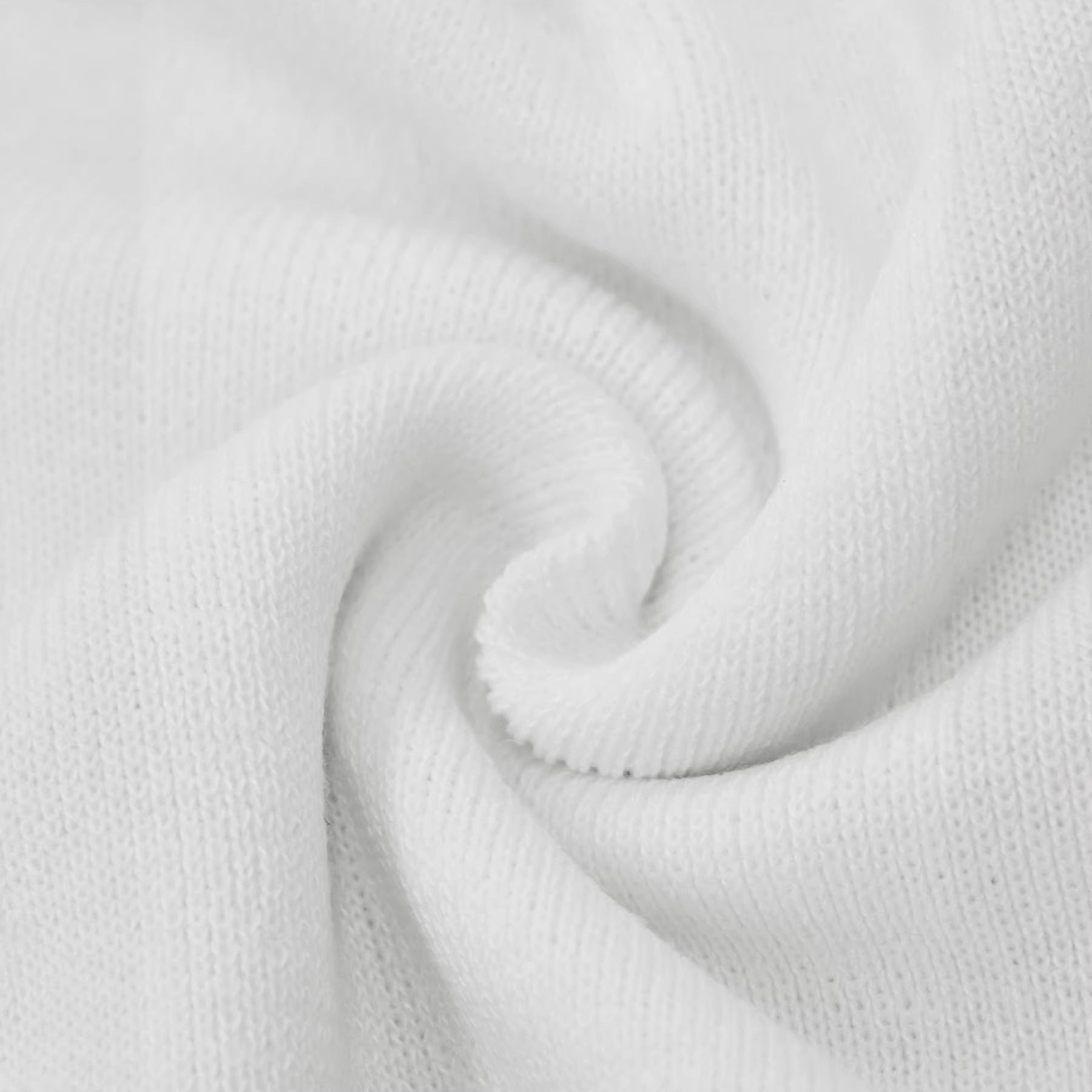 Mini-robe cache-cœur à col V — Élégance épurée