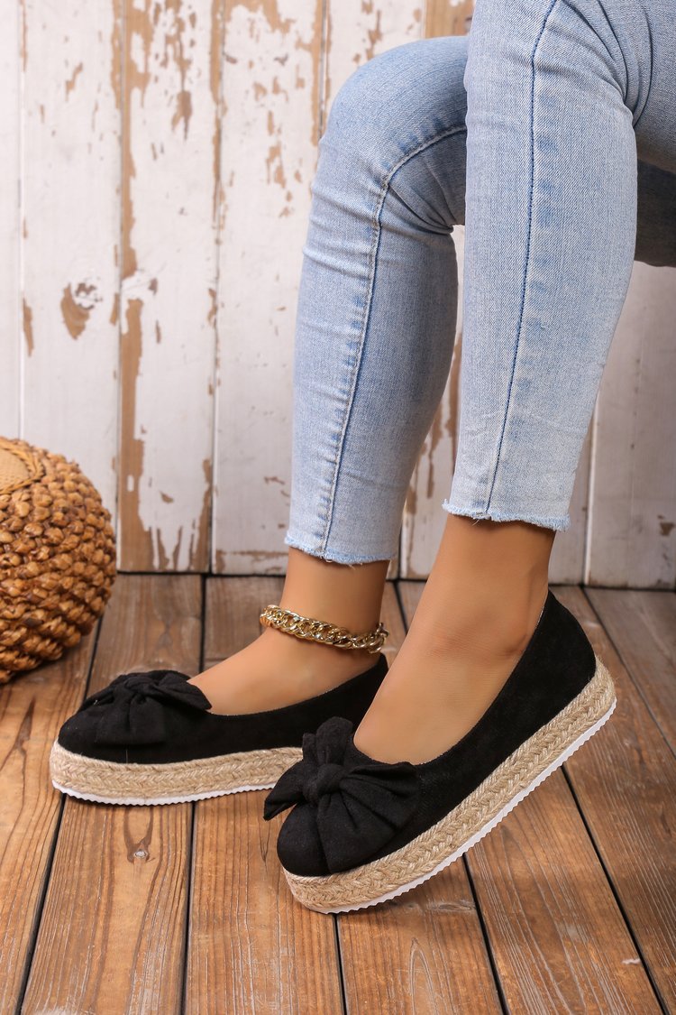 Platform shoes with bow