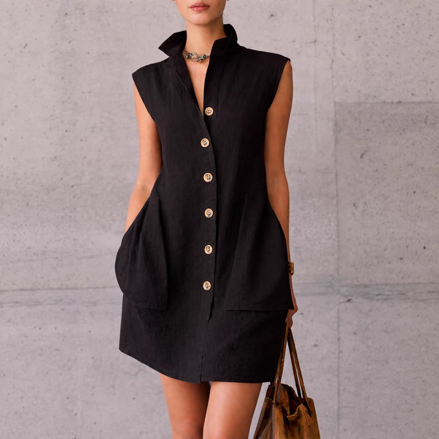 Robe chemise sans manches col montant — Élégance estivale