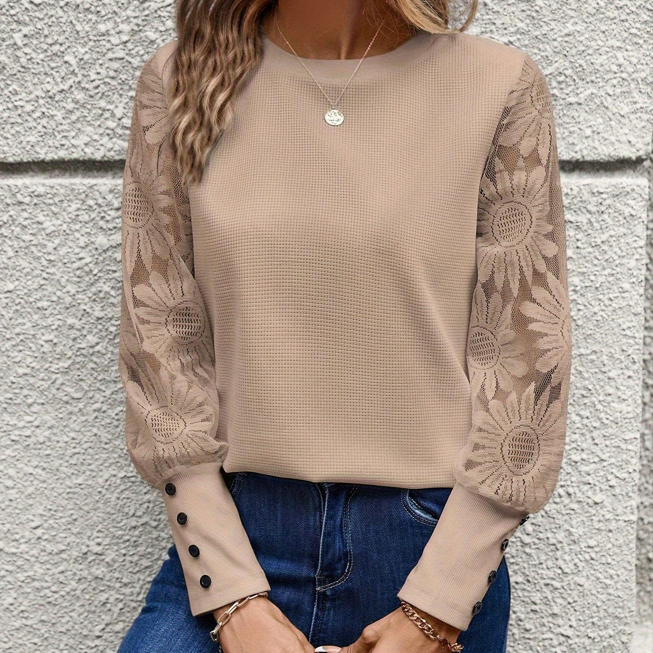 Liv's elegant floral lace T-shirt for women, round neck