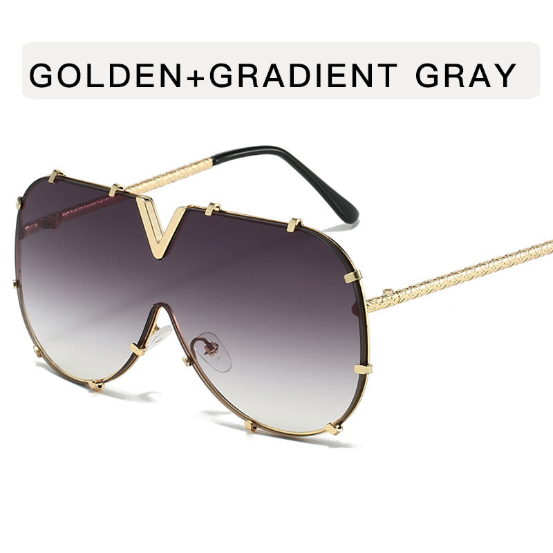 Lunette de soleil V avec rivets en métal - Chic&Shines