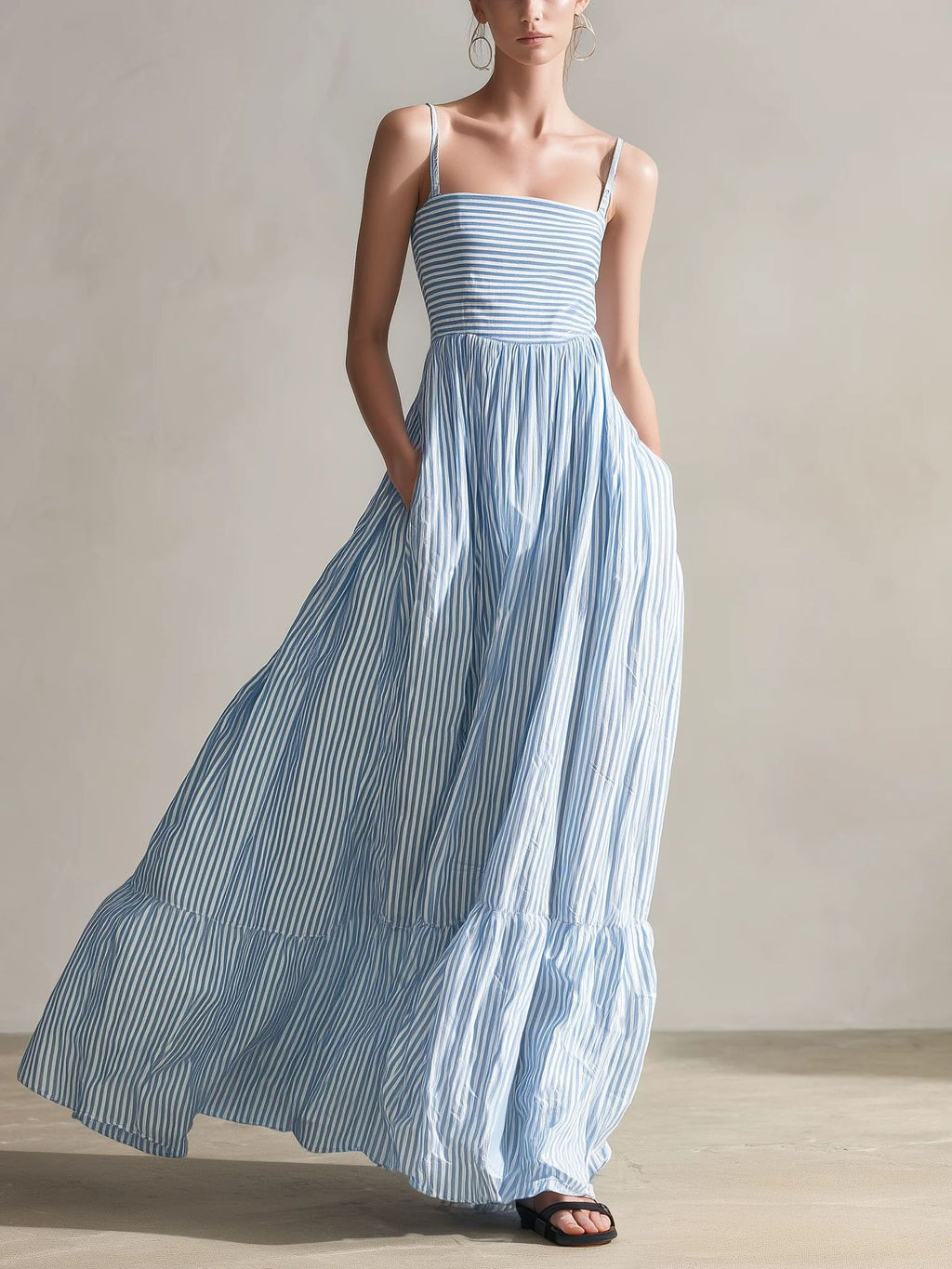 Robe longue rayée à fines bretelles