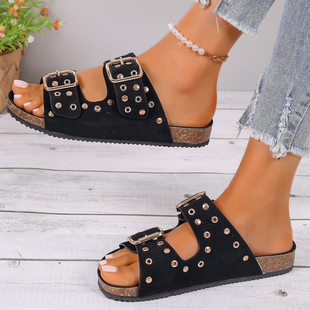 Flat sandal with stud detail