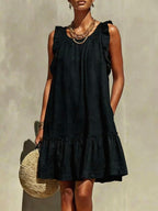 Robe droite sans manches, col rond et volants