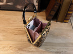 Sac à bandoulière en cuir verni brillant léger et luxueux